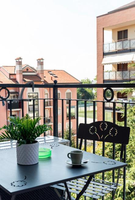 Casti - Appartamento Mm3 Comasina Milano Exterior foto